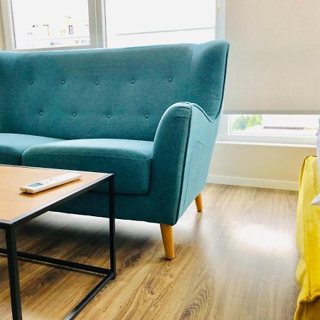 סופיה Turquoise And Magenta Apartment מראה חיצוני תמונה