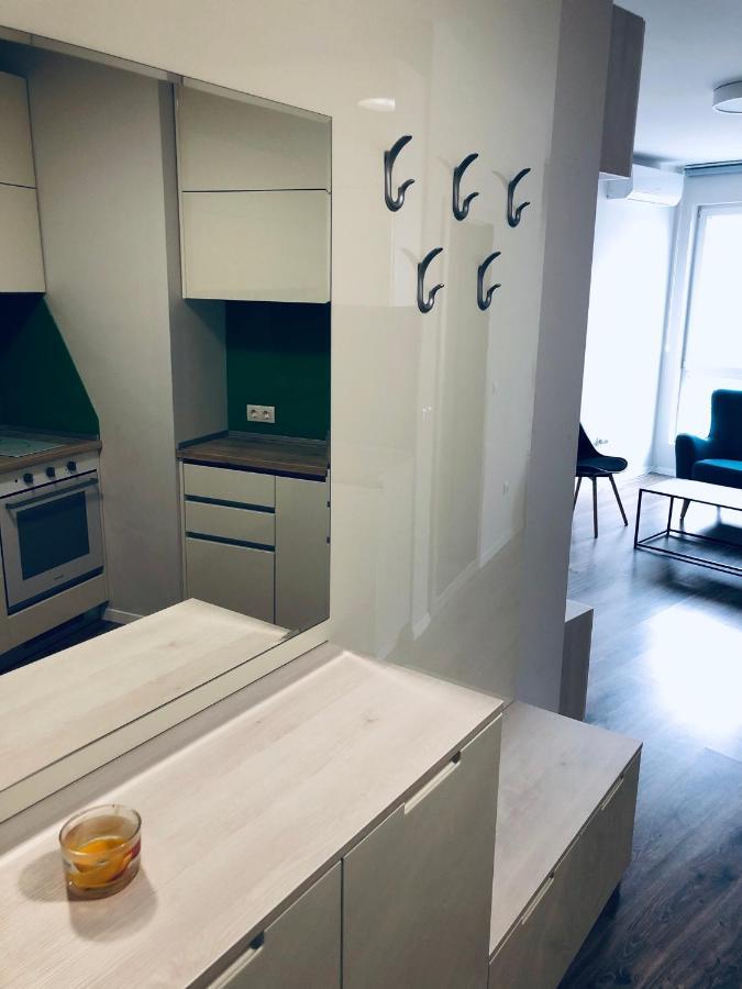 סופיה Turquoise And Magenta Apartment מראה חיצוני תמונה